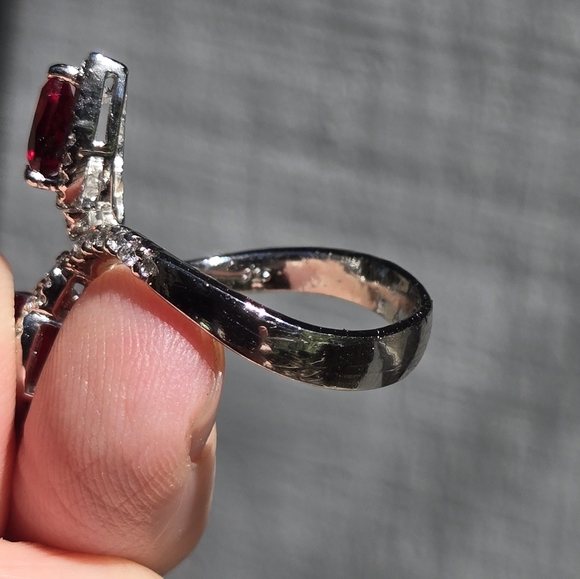 Garnets & white topaz infinity ♾️ ring open size 7.5 adjustable - Picture 5 of 11